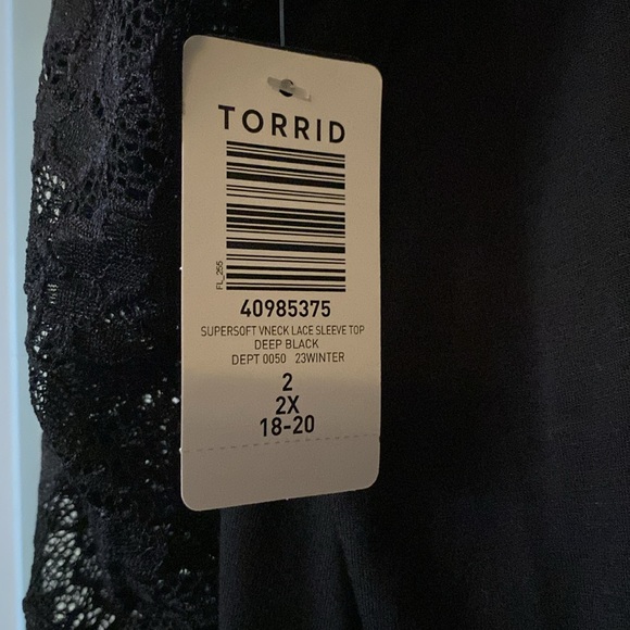 Super Soft V-Neck Lace Sleeve Top - Picture 3 of 6